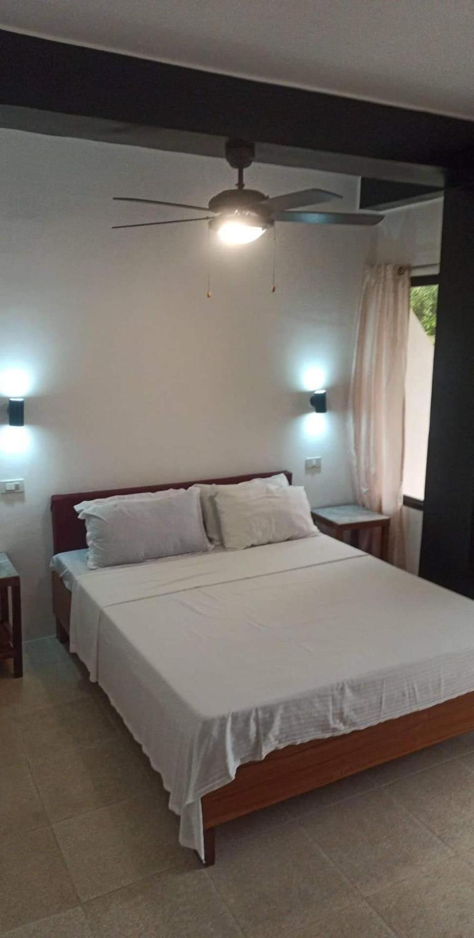 Jalyn'S Resort Sabang Puerto Galera Rom bilde