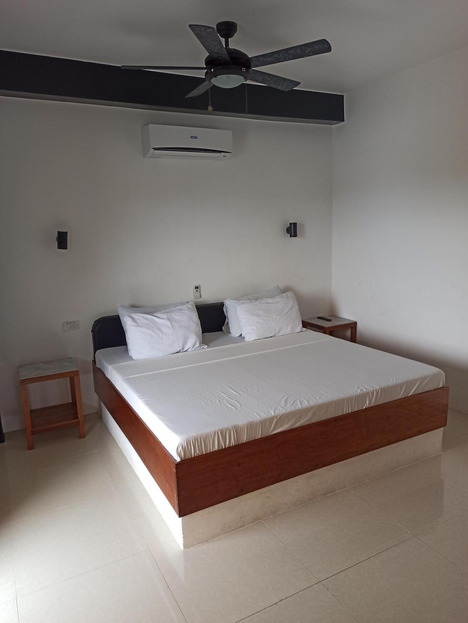 Jalyn'S Resort Sabang Puerto Galera Rom bilde
